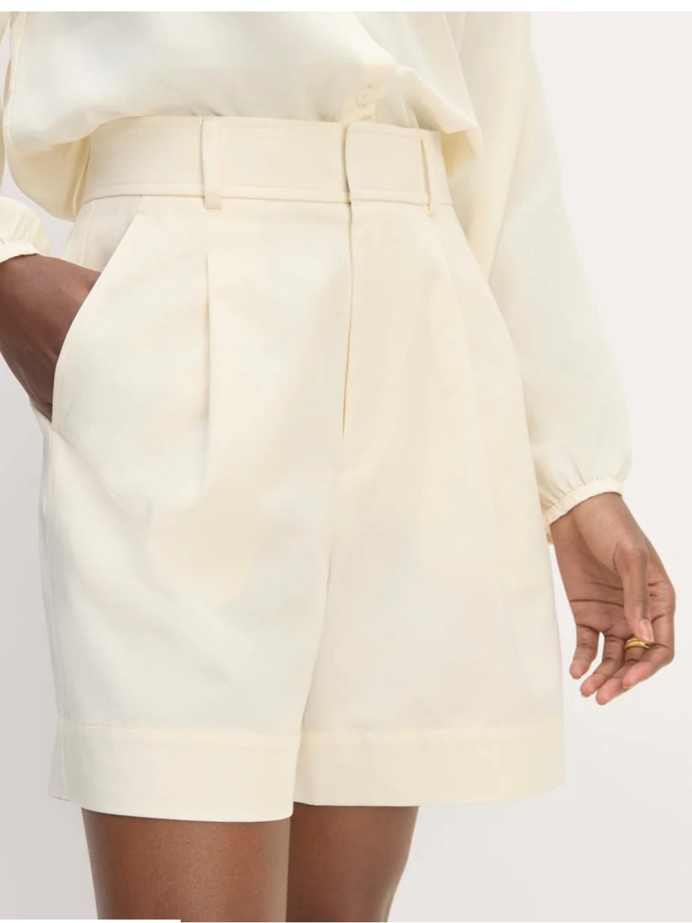 Everlane Draper Short in Buttersmooth - Picture 3 of 9